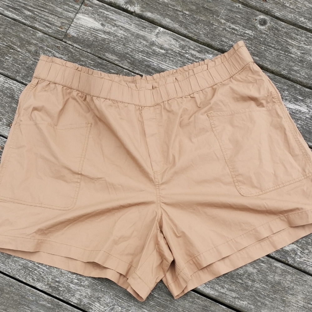 Penningtons Women Cargo cotton tan shorts. Hiking 🥾, Outdoorsy S 24